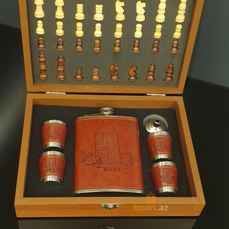 Подарочный набор Шахматы с флягой Девичья башня "Maiden's Tower"